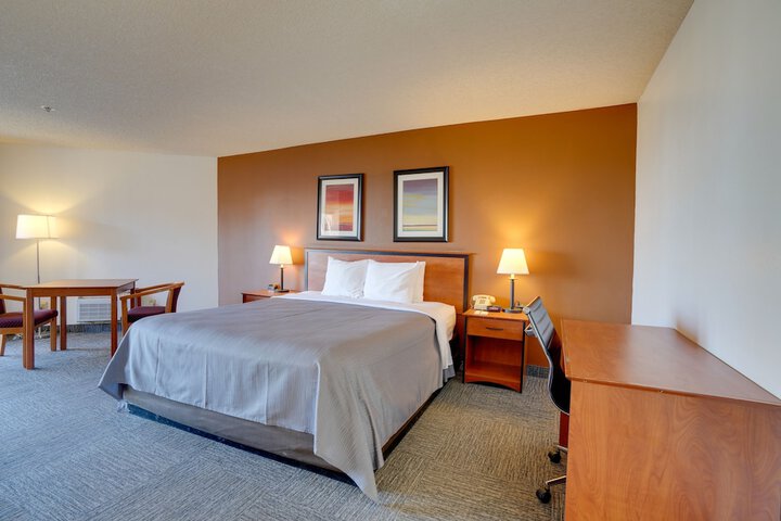 Room 7 of 16