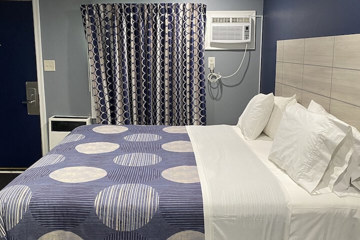 Room 18 of 34