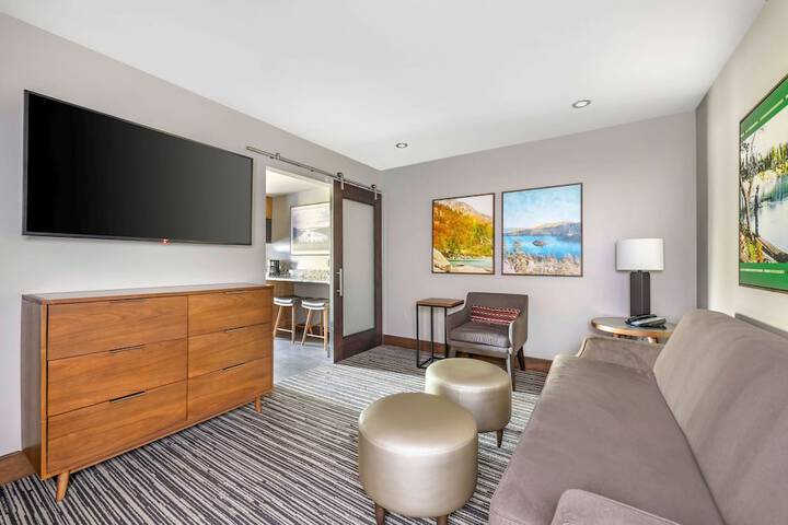 Room 33 of 46