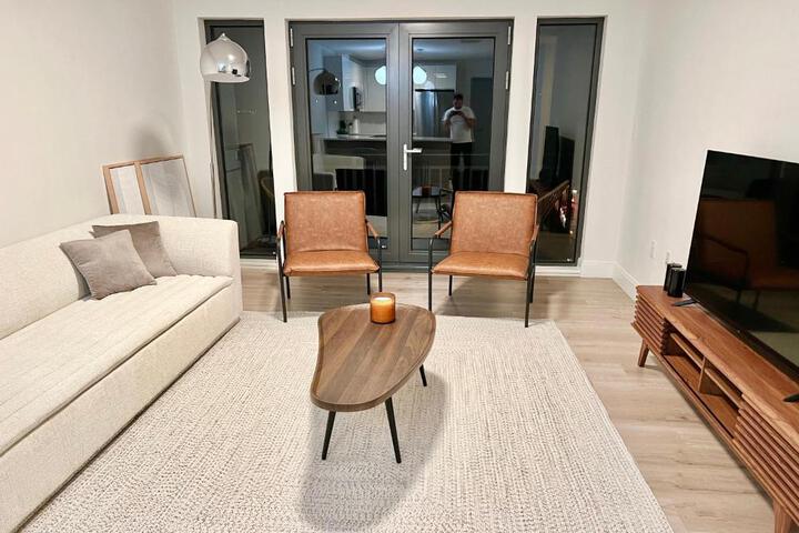 Modern 2 Bed Furnished Apartment in Quincy