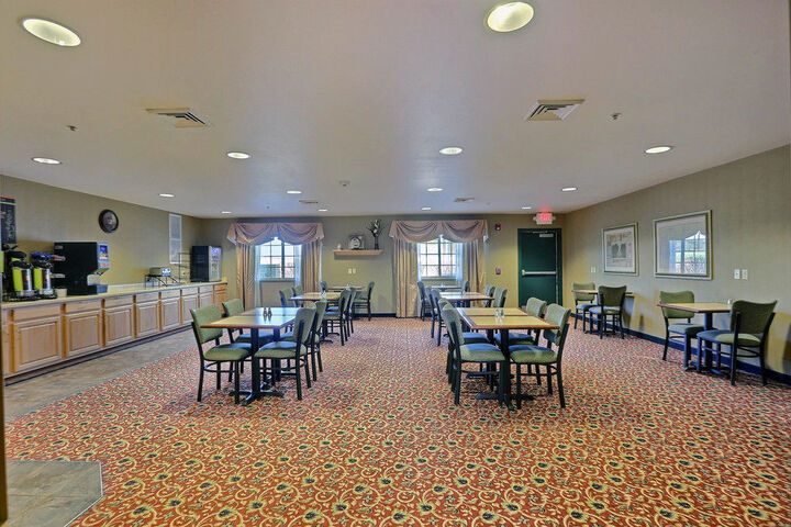 COMFORT INN & SUITES