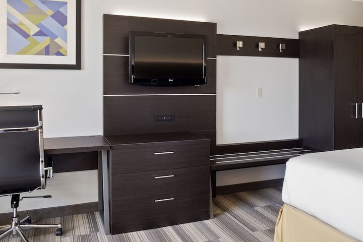 Holiday Inn Express and Suites Newton by IHG