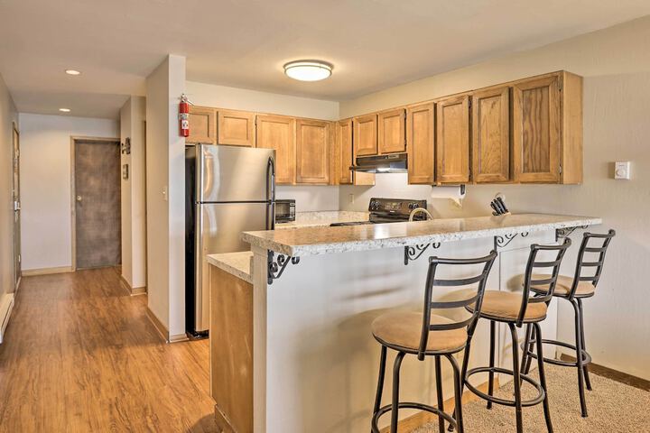 Lakefront Dillon Condo w / Pool Access: Near Skiing