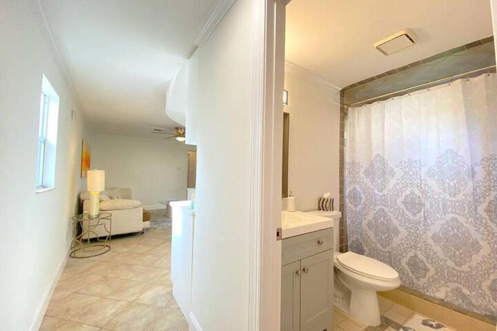 Cheerfull 4 / bed/ 3 Bath / pool / best Location