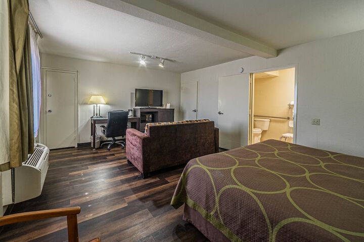 Room 9 of 27