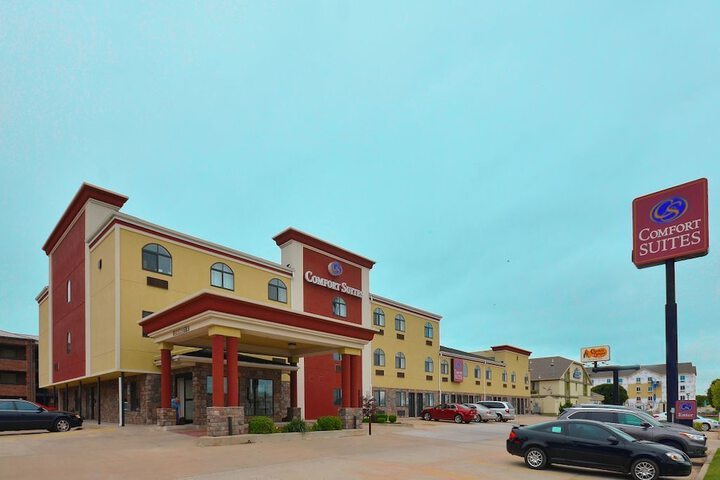 Hotel 2 of 64