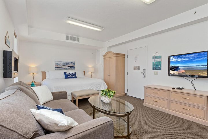 Beach House Inn & Suites