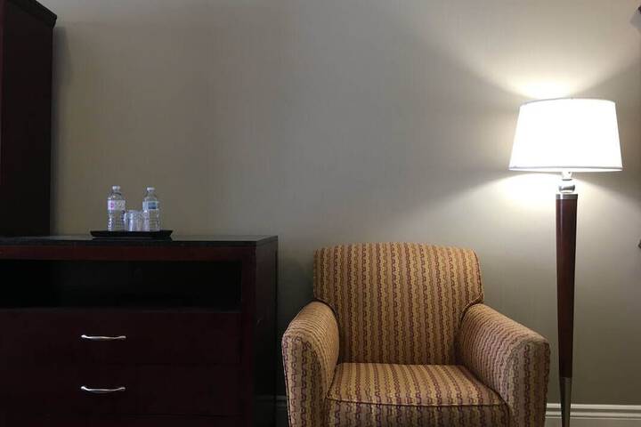 Room 5 of 12