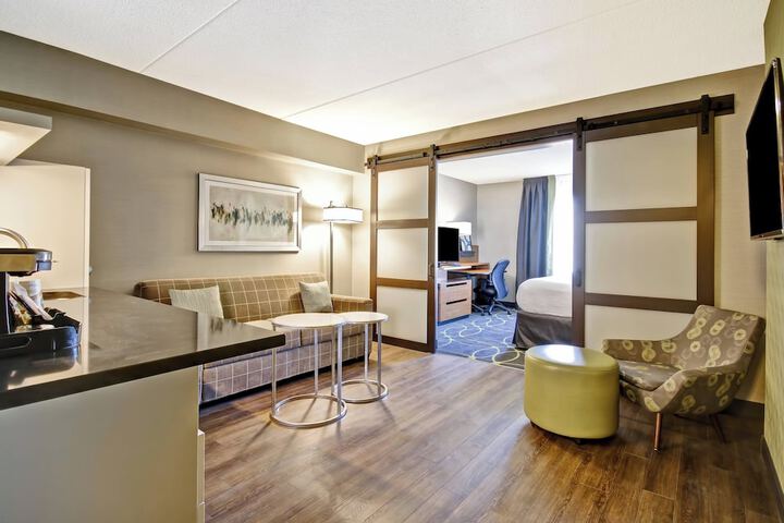 Room 32 of 53