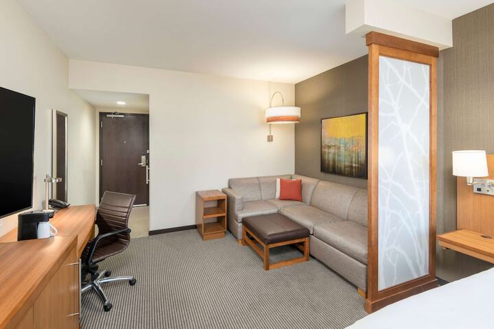 Room 47 of 82