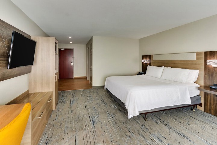Room 25 of 60