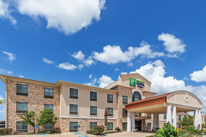 Hotel 3 of 75