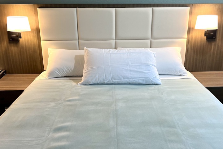 Room 4 of 27