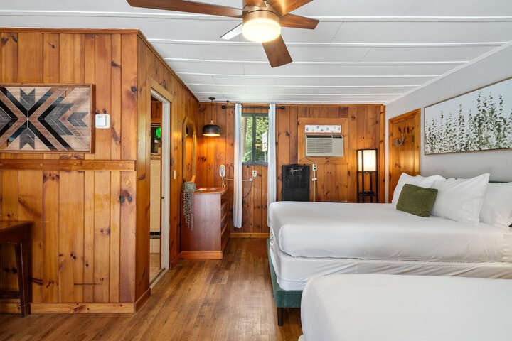 CedarWood Inn