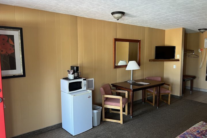 Room 308 of 443