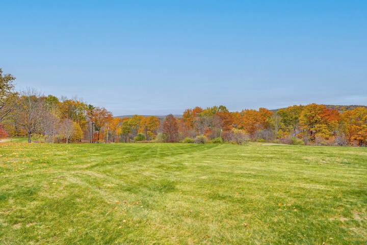 Expansive Upstate Home w / Home Theater!