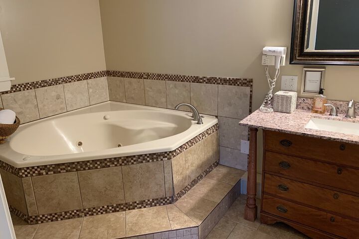 Hot Tub 50 of 53
