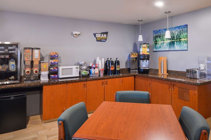 Travelodge Suites by Wyndham Newberg