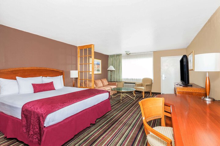 Room 13 of 27