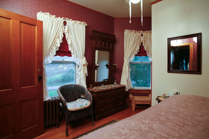 Room 37 of 100