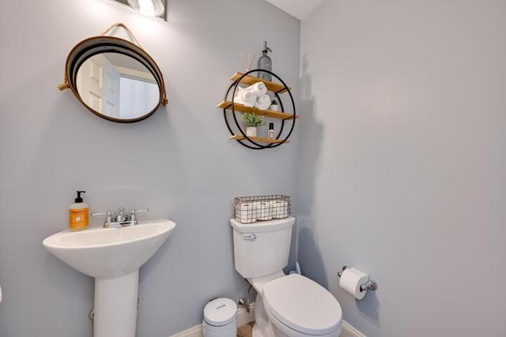 Bright Condo w / Community Perks: Near Ski Quechee!