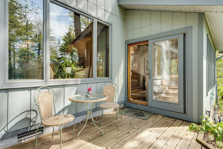 Luxe Poconos Pines Home w / Beach + Amenities!