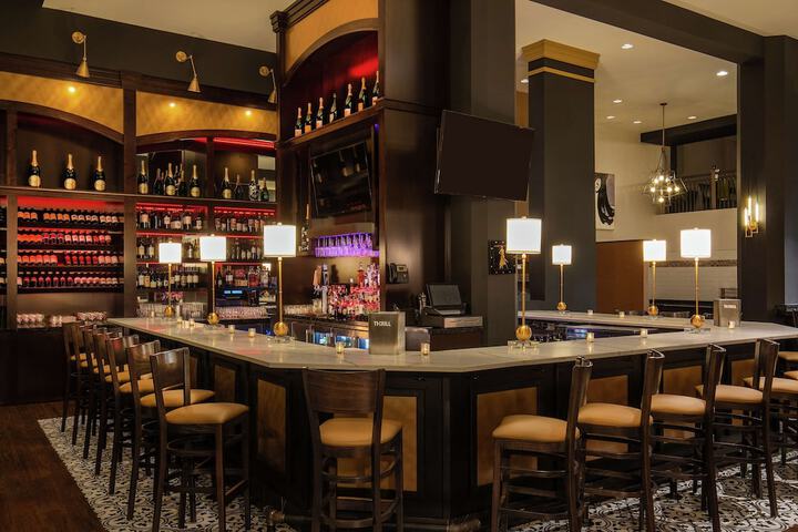 DoubleTree by Hilton Youngstown Downtown