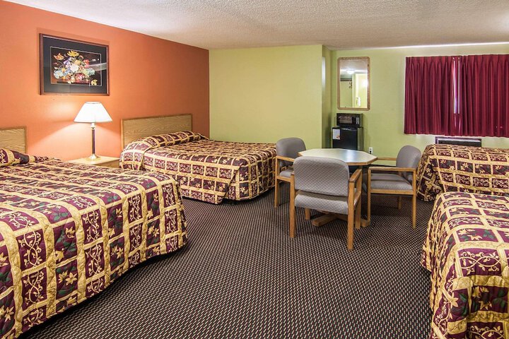 Room 8 of 34