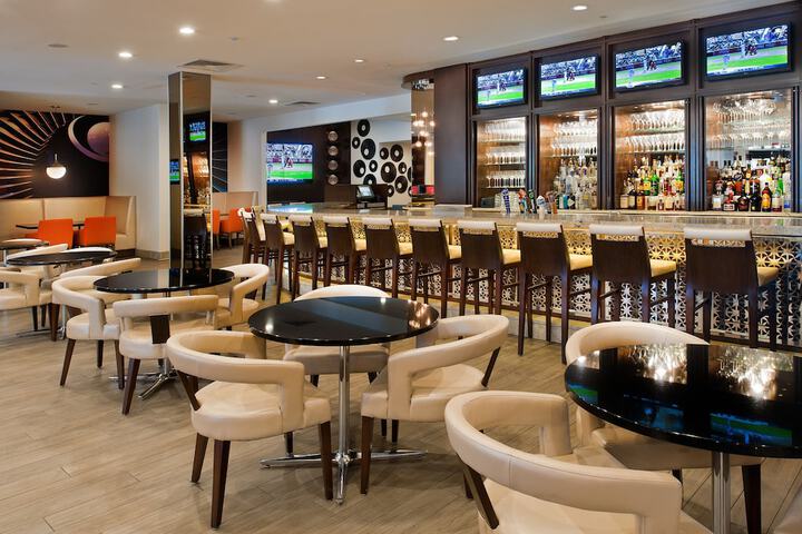 Lounge 65 of 71