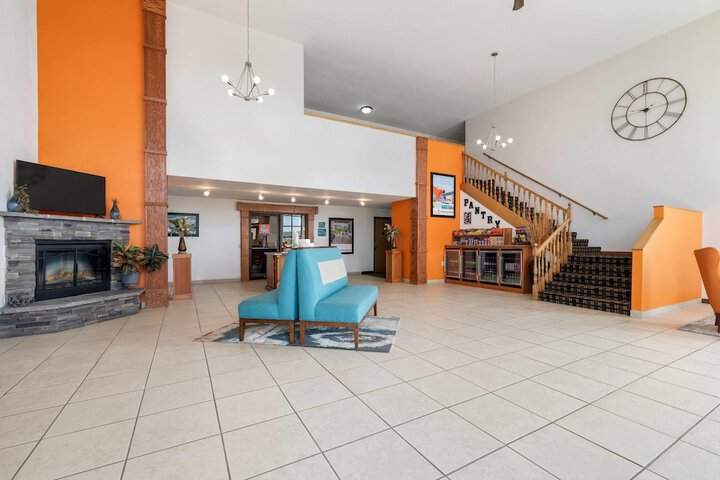 Howard Johnson Hotel & Suites by Wyndham Oacoma