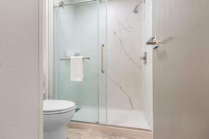 Baymont by Wyndham Arlington at Six Flags Dr