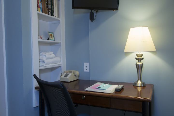 Room 11 of 38