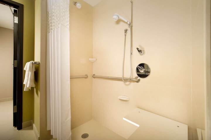Room 16 of 31