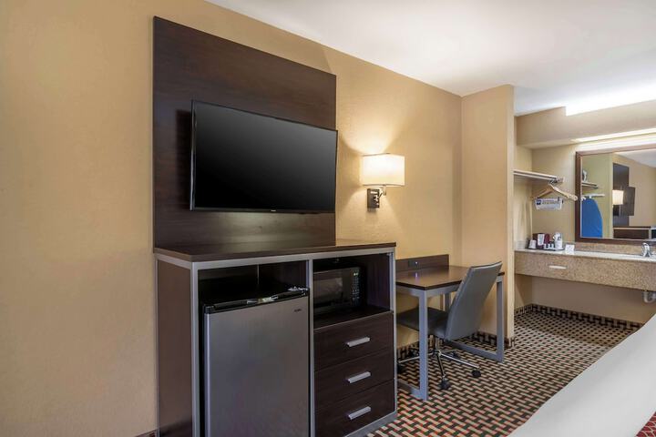 Room 10 of 29