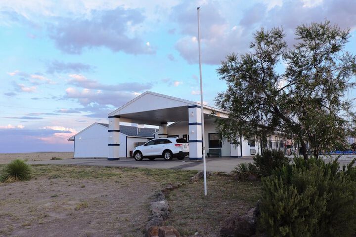 Riata Inn