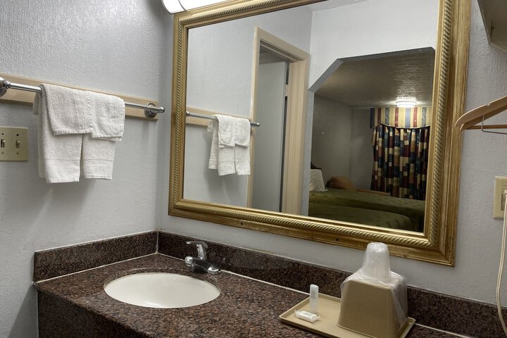 Room 15 of 25
