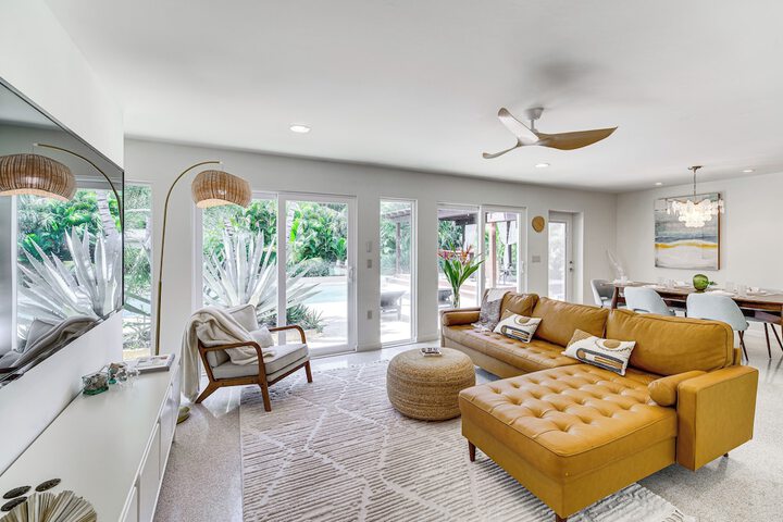 Private Oasis w / Pool: Walk to Melbourne Beach!