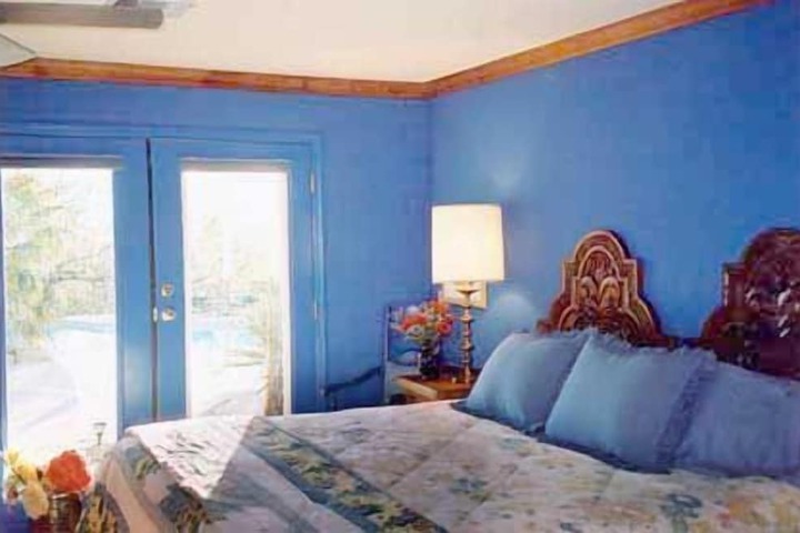 Room 17 of 33