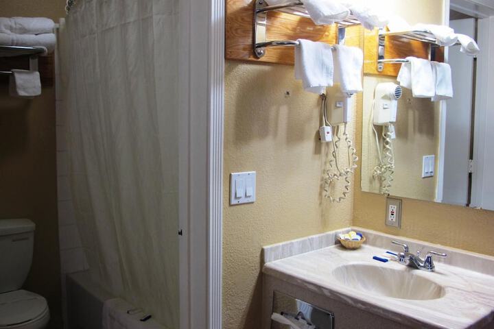 Room 32 of 39