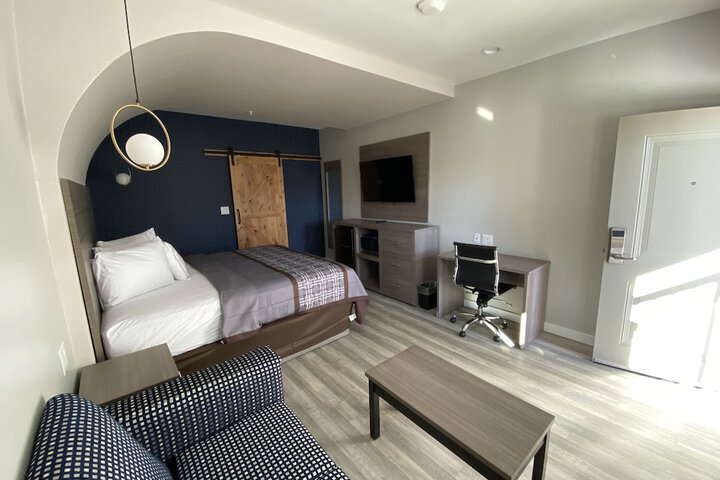 Room 5 of 10