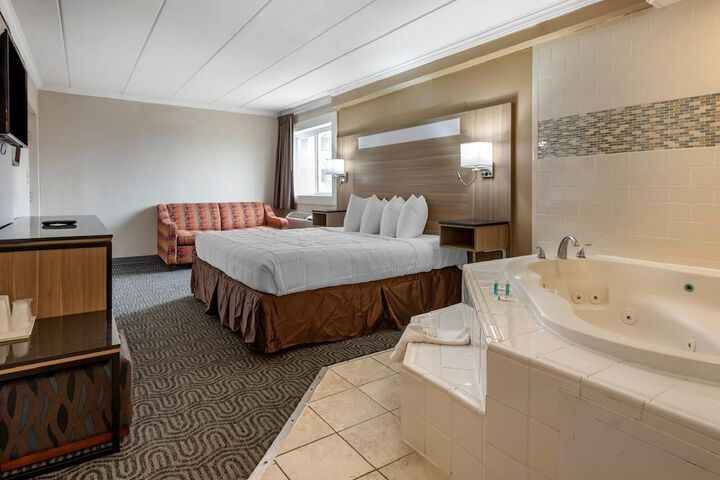 Coastal Inn by Beach and Boardwalk