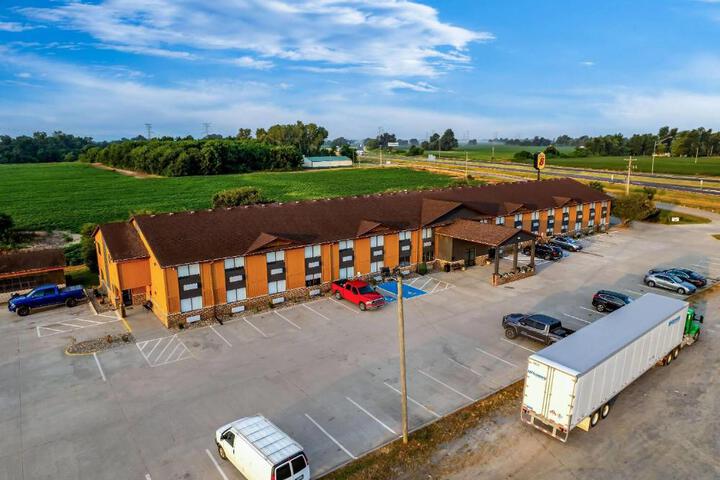 Super 8 by Wyndham Marston