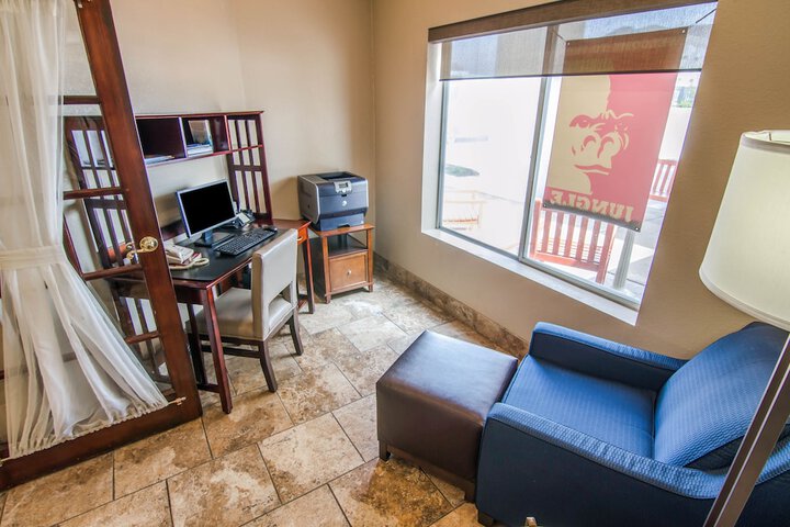 Comfort Inn & Suites Pittsburg KS