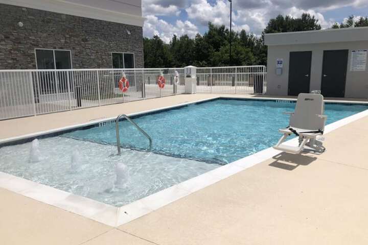 Holiday Inn & Suites Fayetteville W-Fort Bragg Area by IHG
