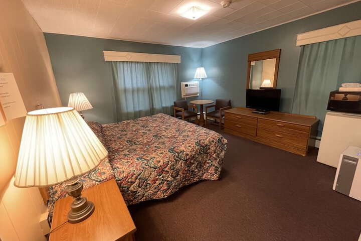 Room 50 of 61