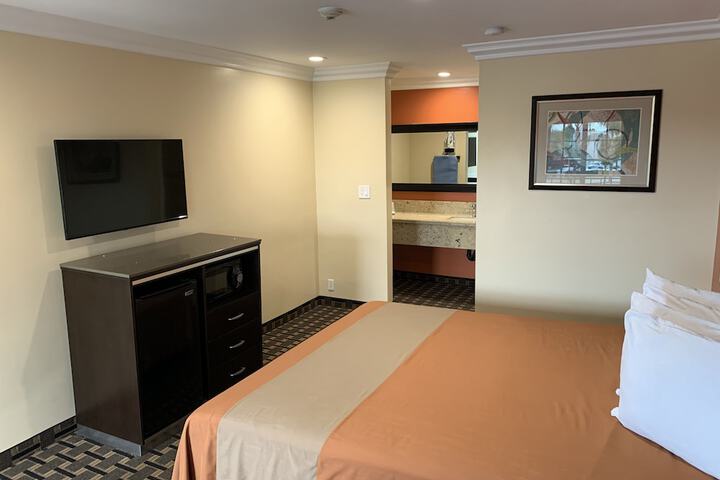 Ontario Inn & Suites