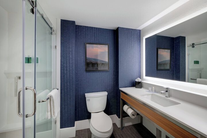 Room 11 of 27