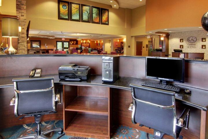 Business Center 25 of 27