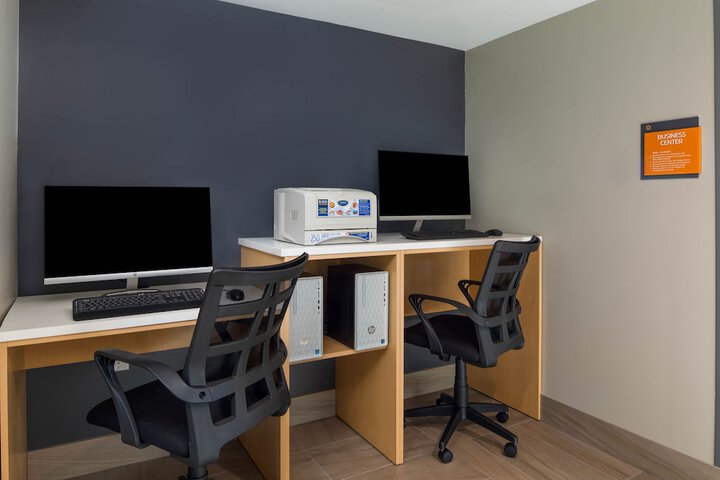 Business Center 29 of 30