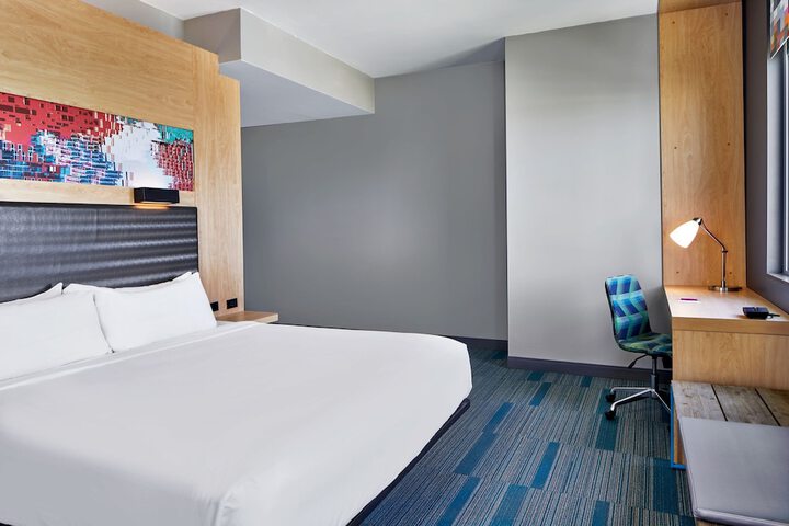 Room 10 of 28